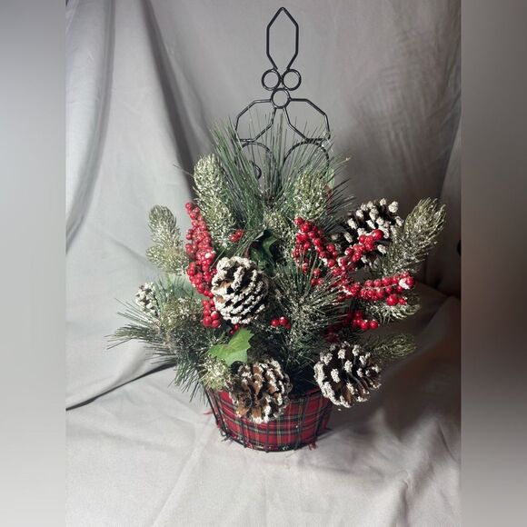 🎄❤️🎄 New! Christmas Floral Arrangement Ready to Hang Holiday Home Decor NWT - Picture 1 of 10